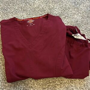 Women’s Dickie’s Scrub set
Like new 
Smoke free home